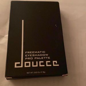 Doucce Freematic Eyeshadow Pro Palette